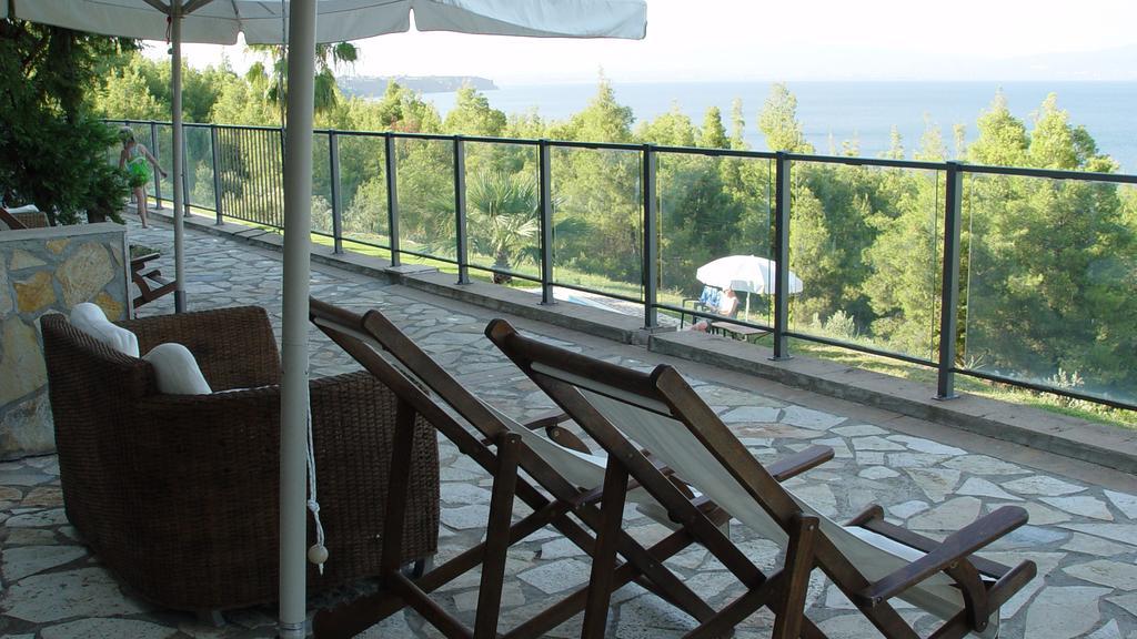 Paressa Villas Néa Fókaia 객실 사진