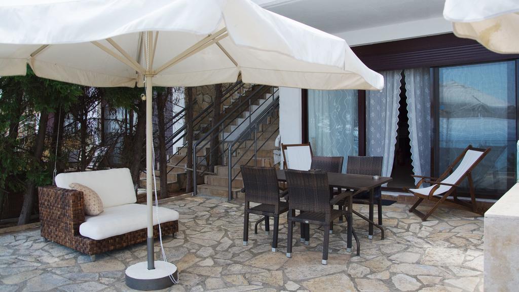 Paressa Villas Néa Fókaia 객실 사진