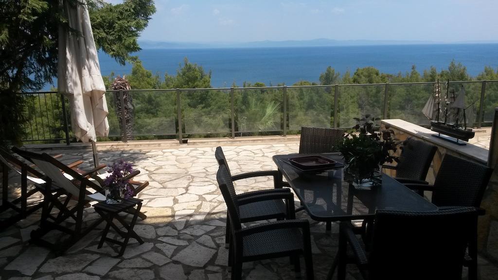Paressa Villas Néa Fókaia 객실 사진